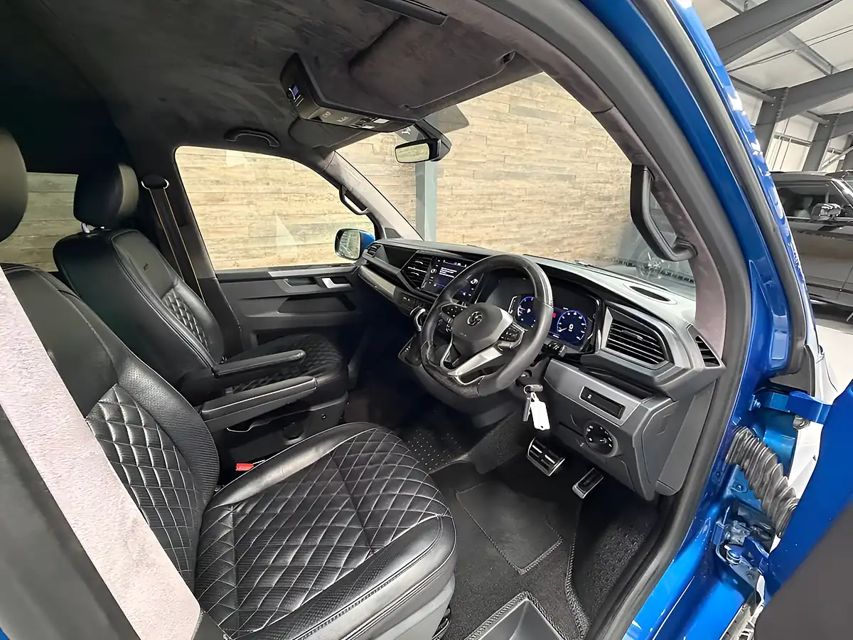 Used 2020 Volkswagen Transporter Highline Blue - Interior and Exterior details 7