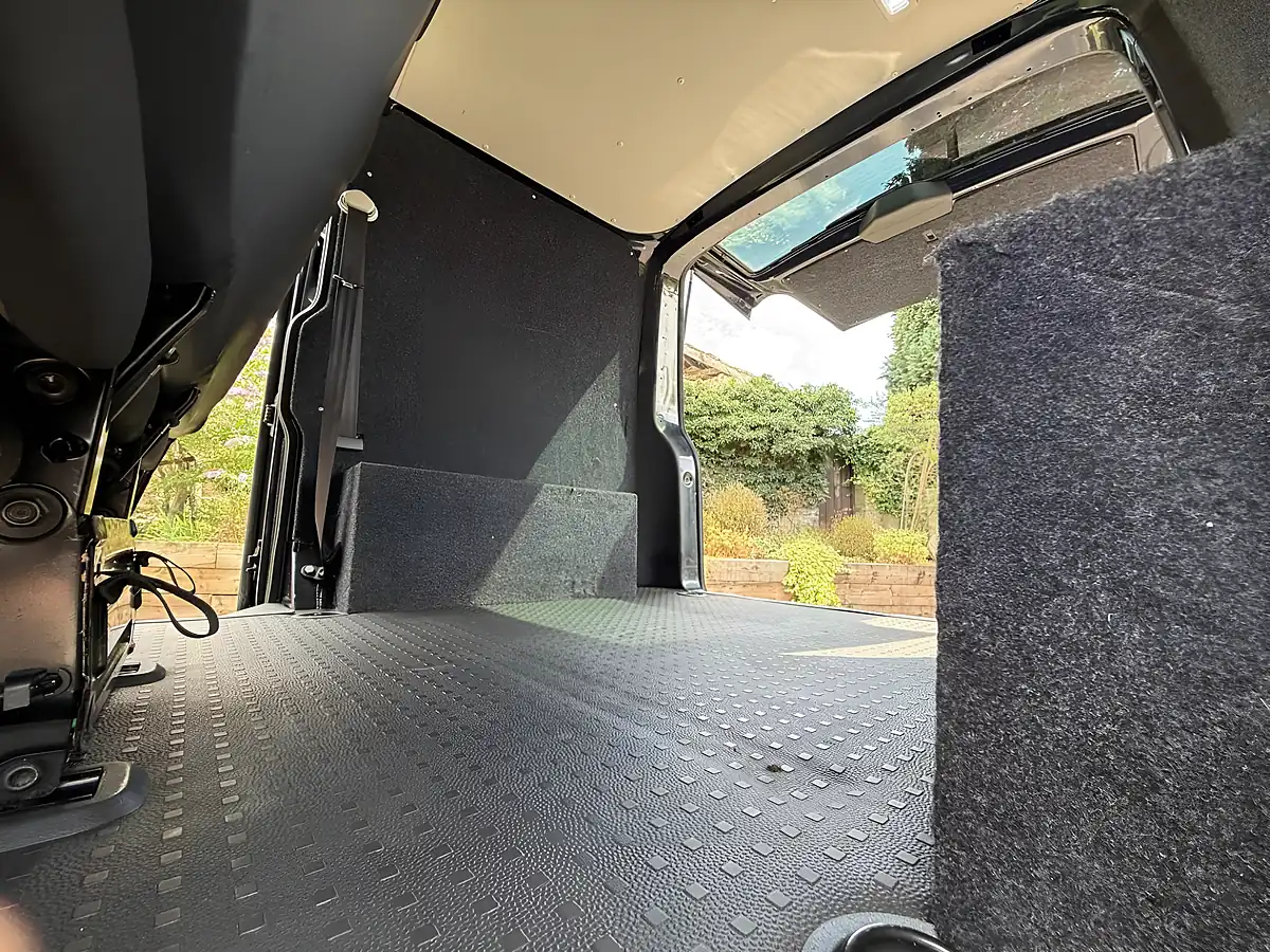 Used 2020 Volkswagen Transporter Highline Blue - Interior and Exterior details 15