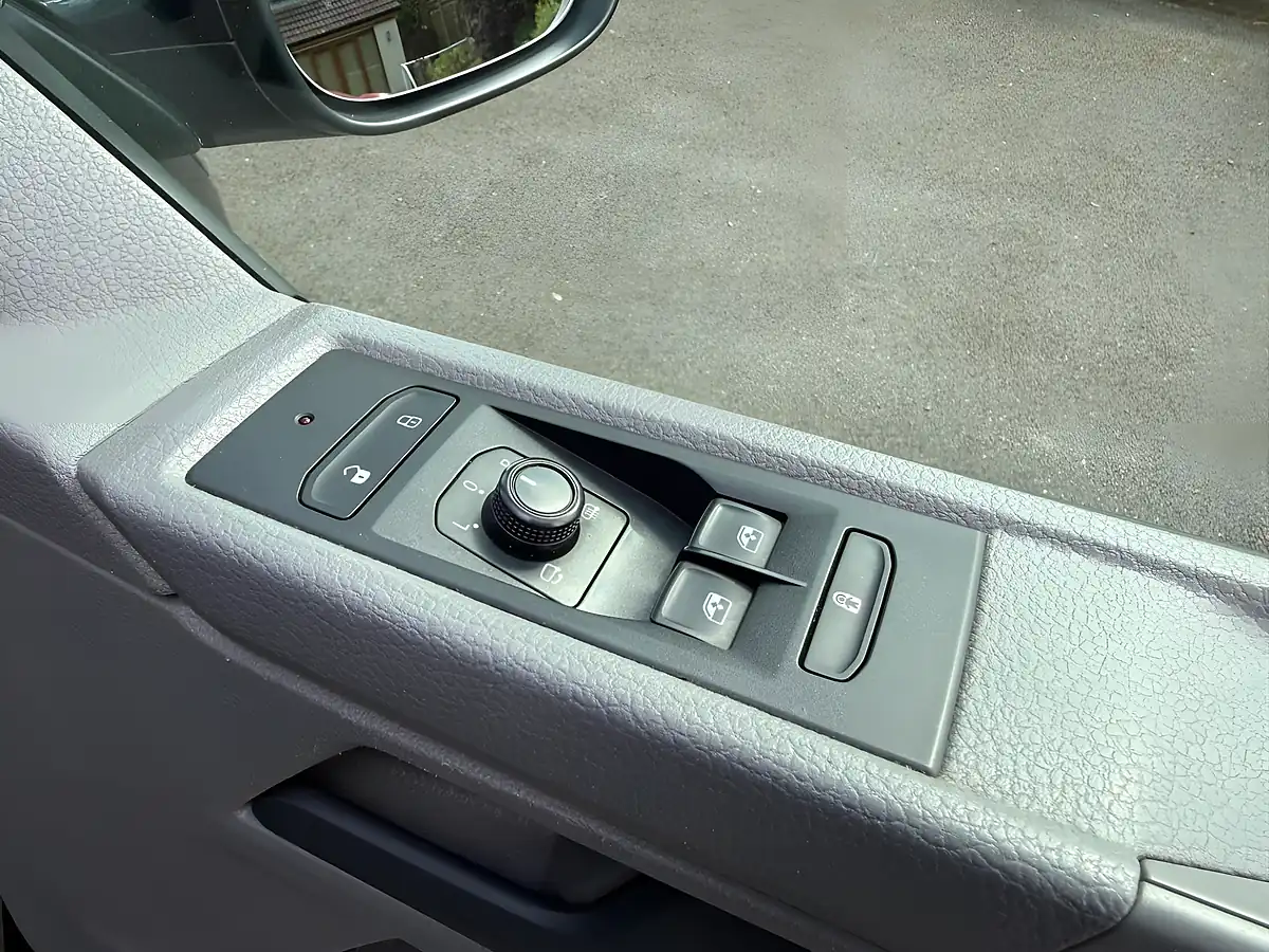 Used 2020 Volkswagen Transporter Highline Blue - Interior and Exterior details 18