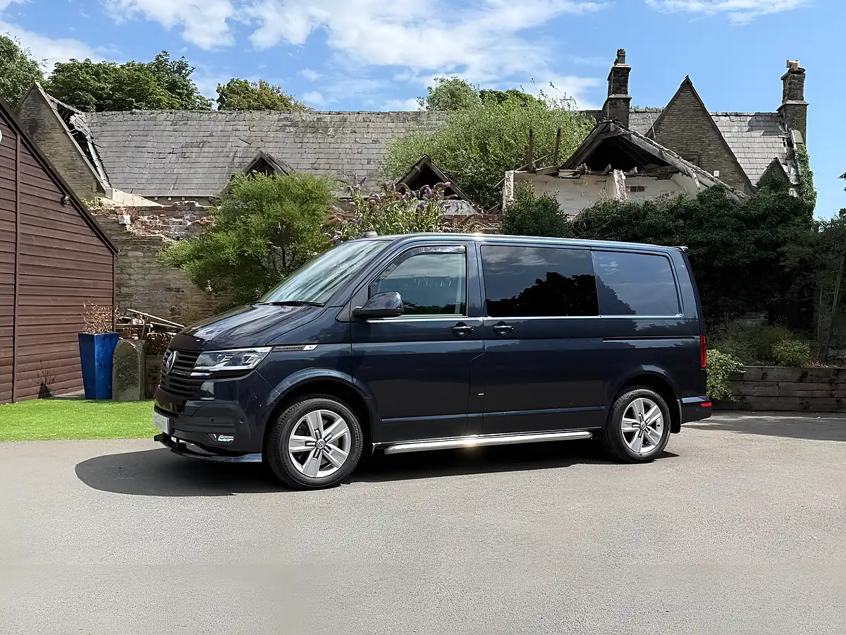 Used 2020 Volkswagen Transporter Highline Blue - Interior and Exterior details 5