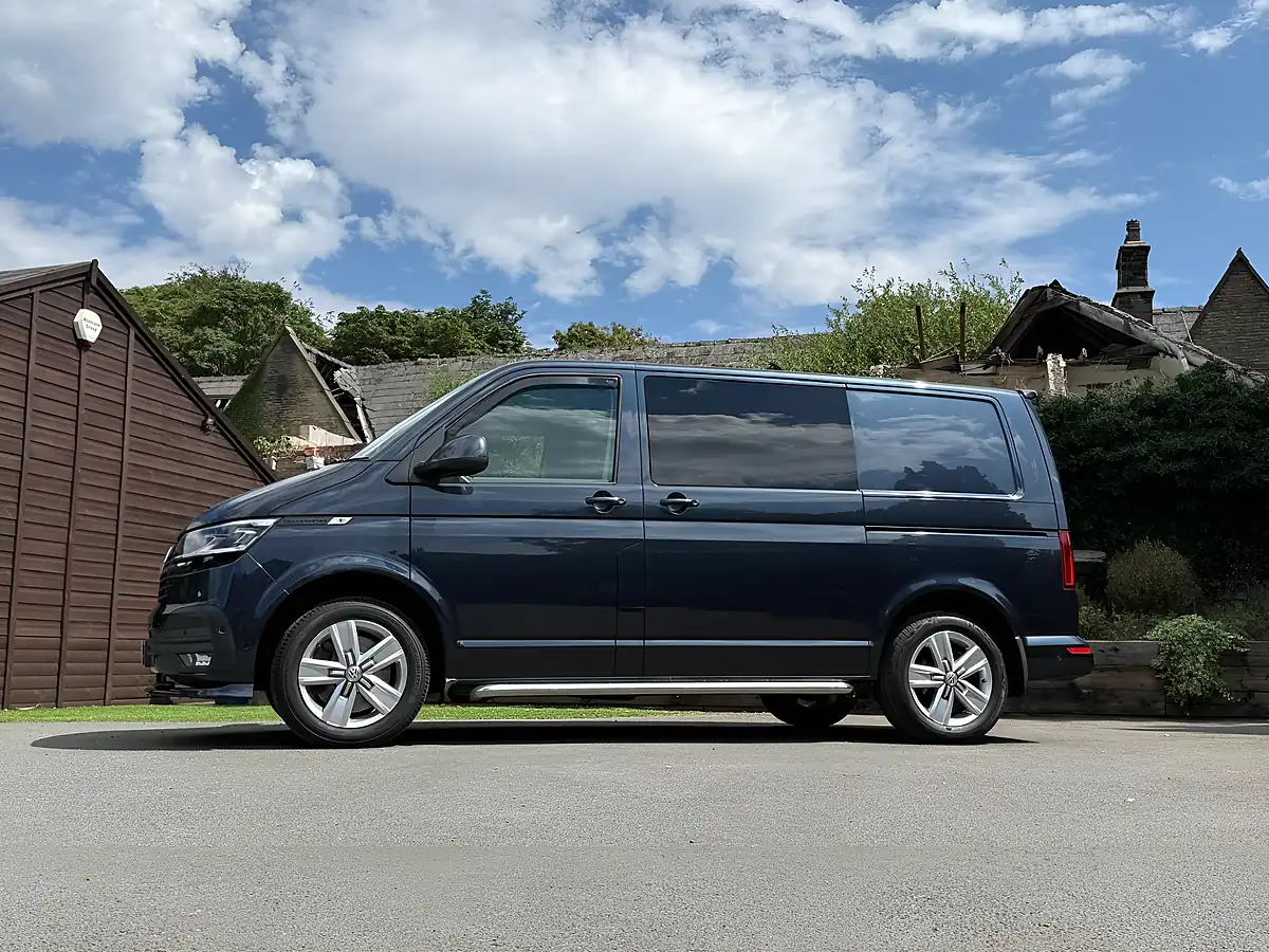 Used 2020 Volkswagen Transporter Highline Blue - Interior and Exterior details 7