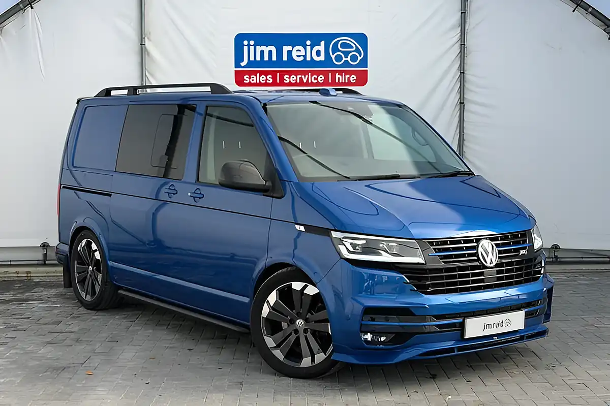 Used 2020 Volkswagen Transporter Highline Blue - Front View