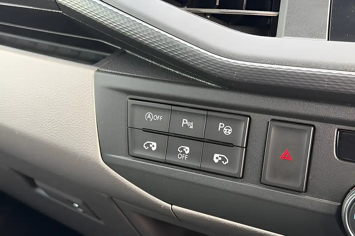 Used 2020 Volkswagen Transporter Highline Blue - Interior and Exterior details 18