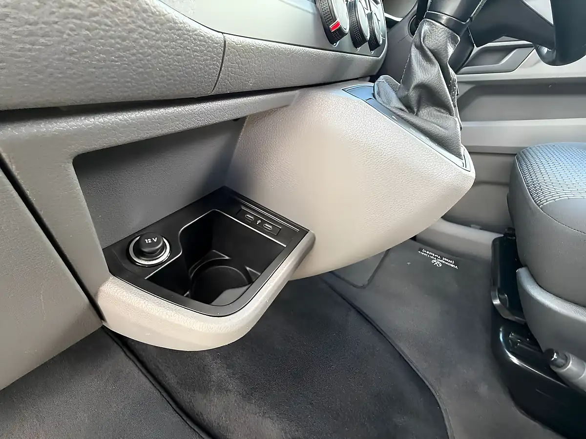 Used 2020 Volkswagen Transporter Highline Indium Grey - Interior and Exterior details 16