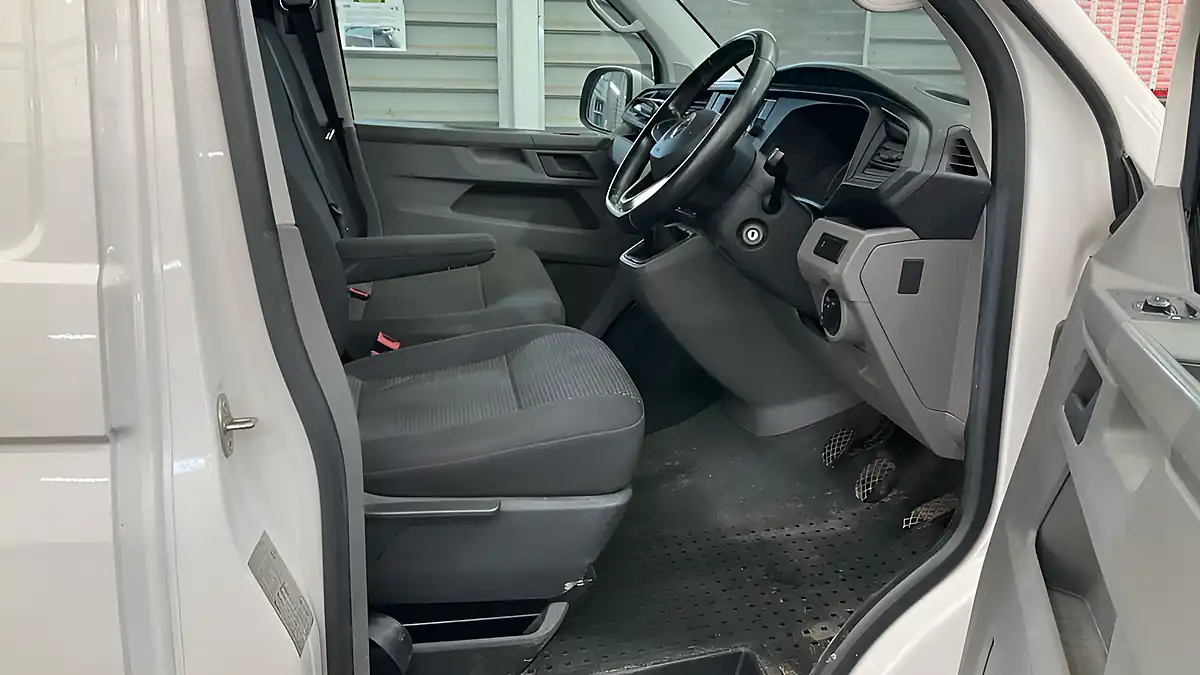Used 2020 Volkswagen Transporter Highline White - Interior and Exterior details 3