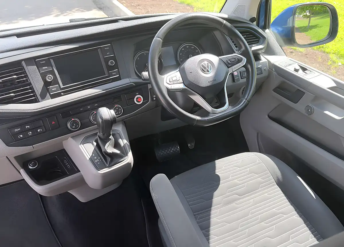 Used 2020 Volkswagen Transporter Se Blue - Interior and Exterior details 11