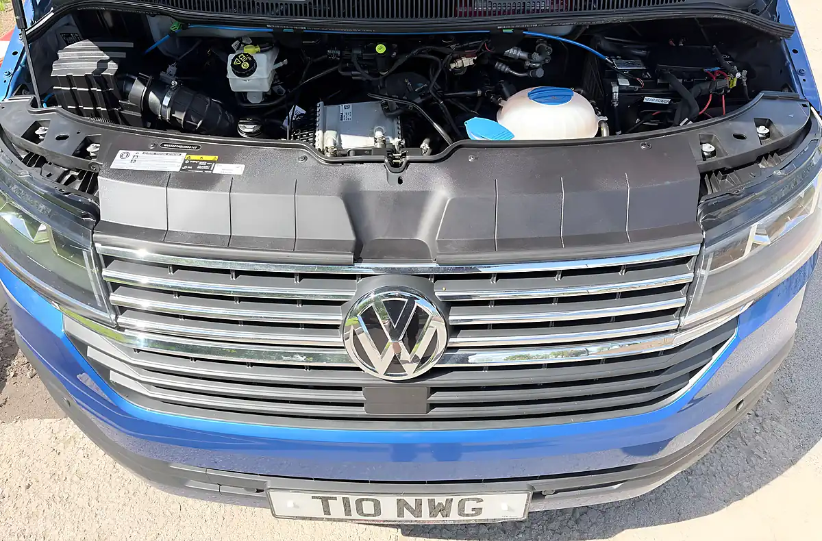 Used 2020 Volkswagen Transporter Se Blue - Interior and Exterior details 12