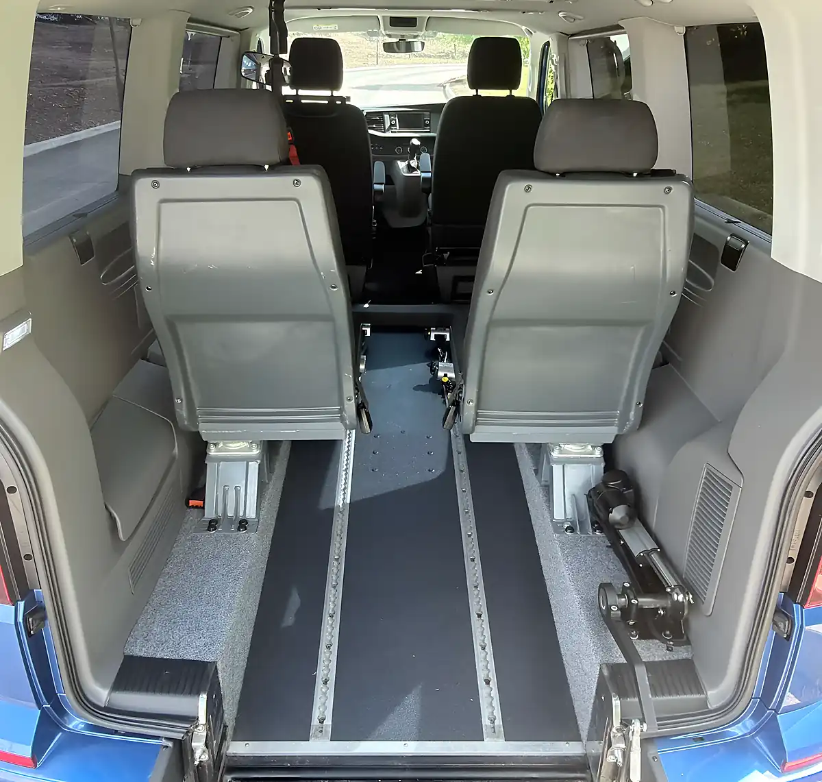 Used 2020 Volkswagen Transporter Se Blue - Interior and Exterior details 8