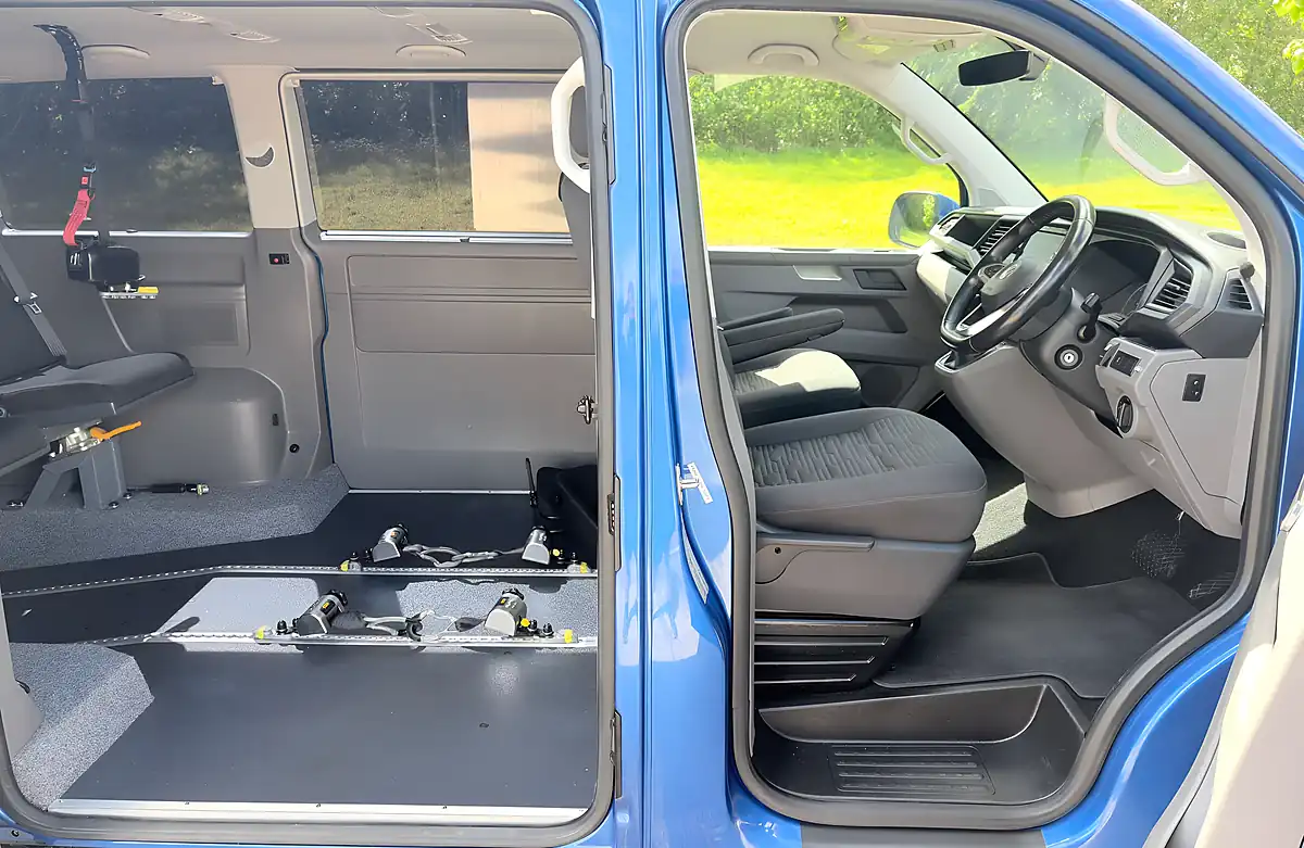 Used 2020 Volkswagen Transporter Se Blue - Interior and Exterior details 9