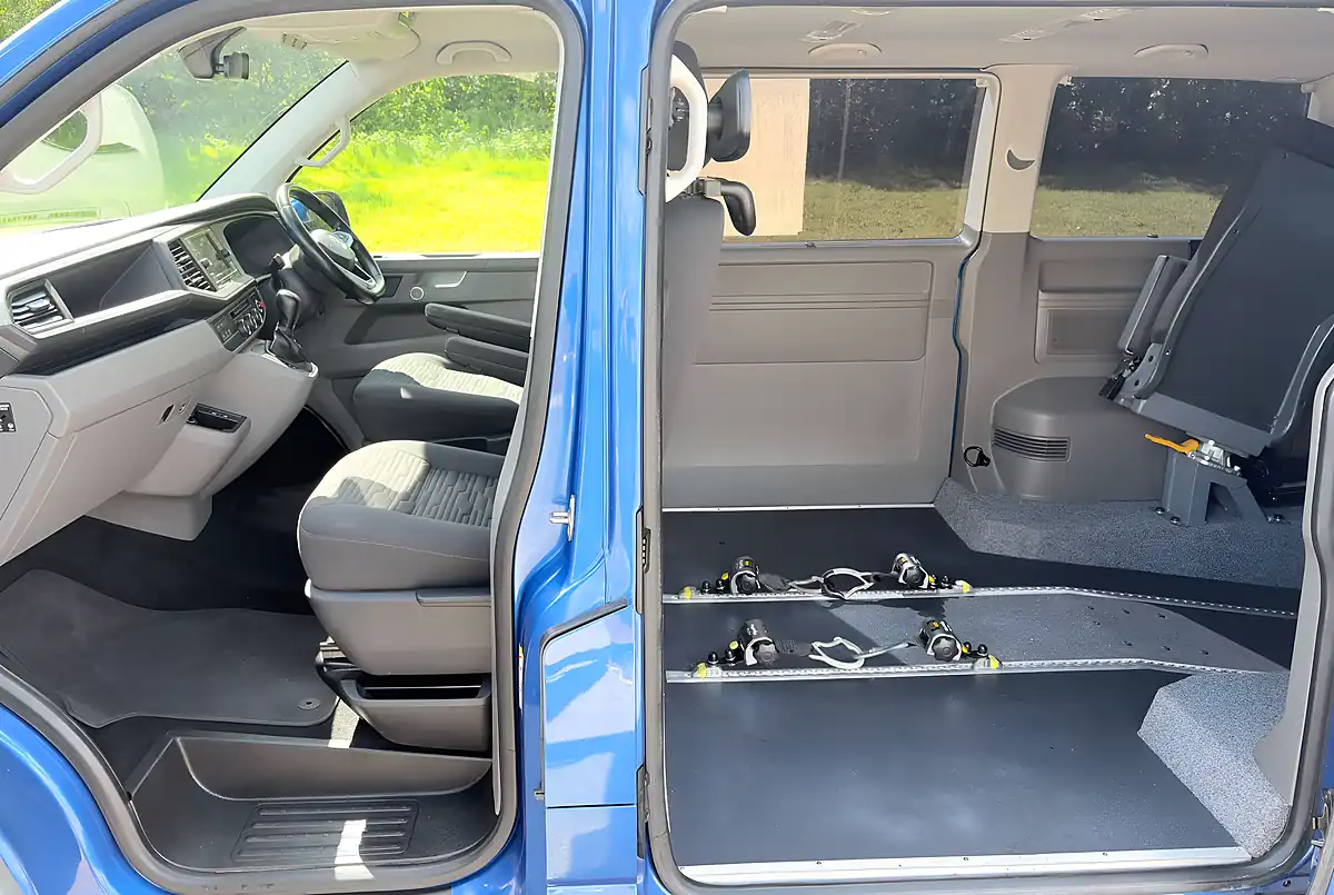 Used 2020 Volkswagen Transporter Se Blue - Interior and Exterior details 10