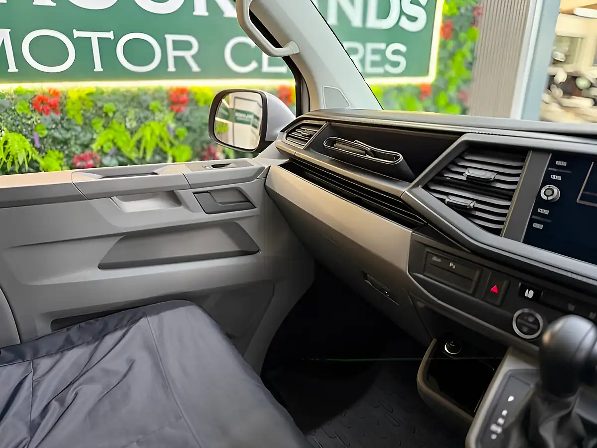 Used 2020 Volkswagen Transporter Shuttle Se Silver - Interior and Exterior details 12