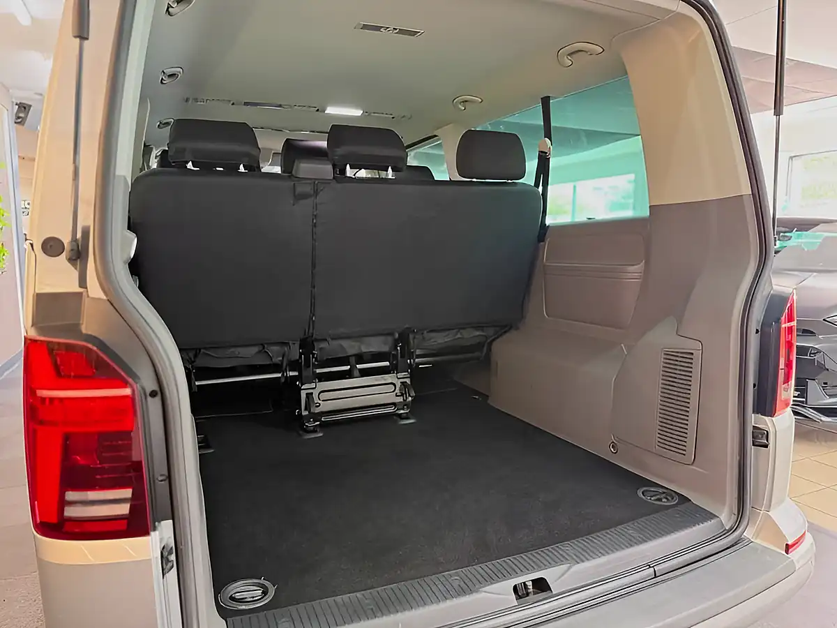 Used 2020 Volkswagen Transporter Shuttle Se Silver - Interior and Exterior details 20
