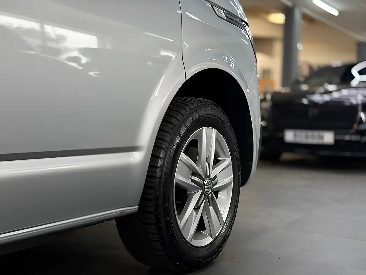 Used 2020 Volkswagen Transporter Shuttle Se Silver - Interior and Exterior details 7