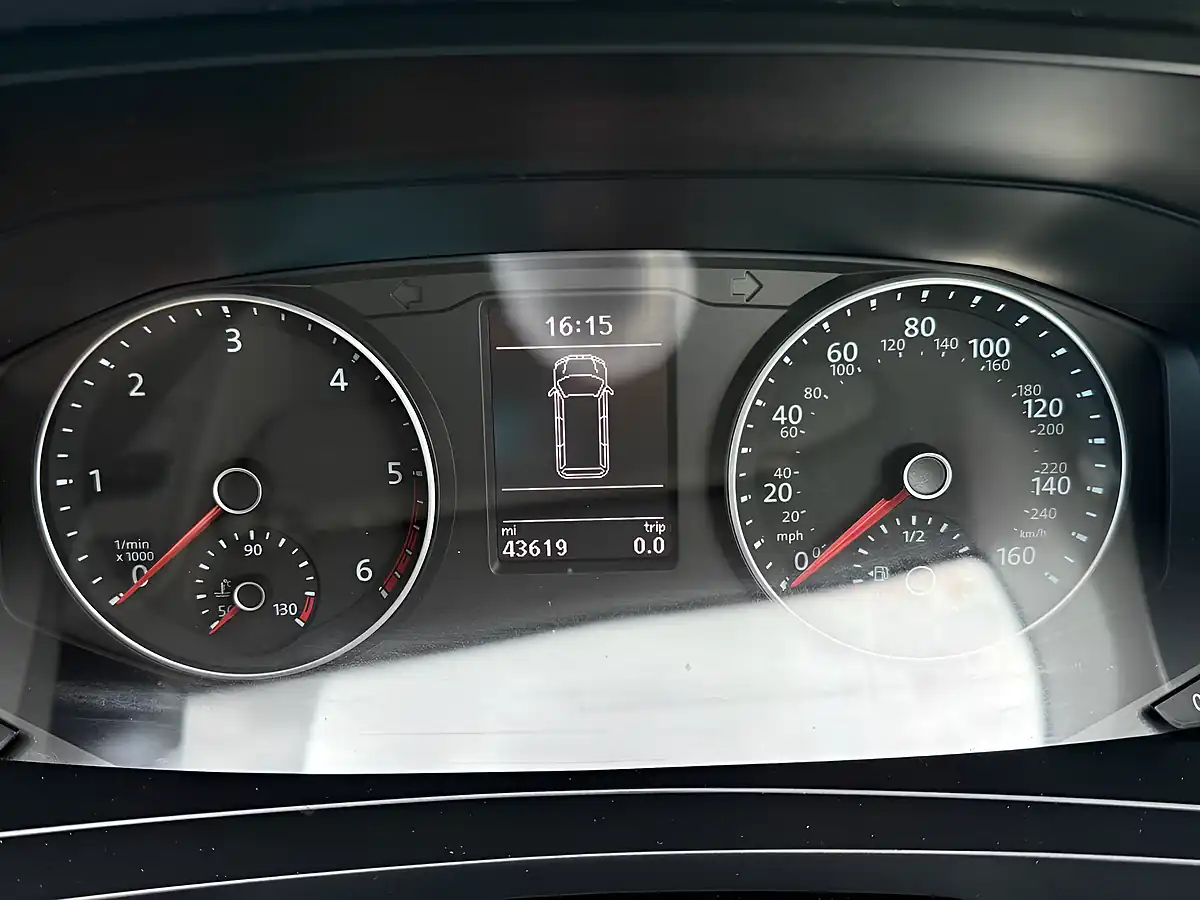 Used 2020 Volkswagen Transporter Sportline Pure White - Interior and Exterior details 13