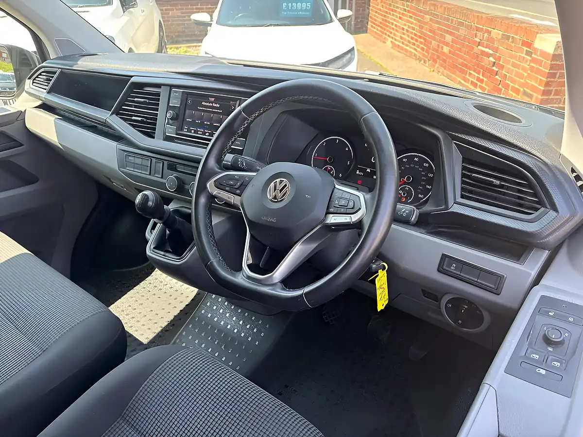 Used 2020 Volkswagen Transporter Startline Grey - Interior and Exterior details 15