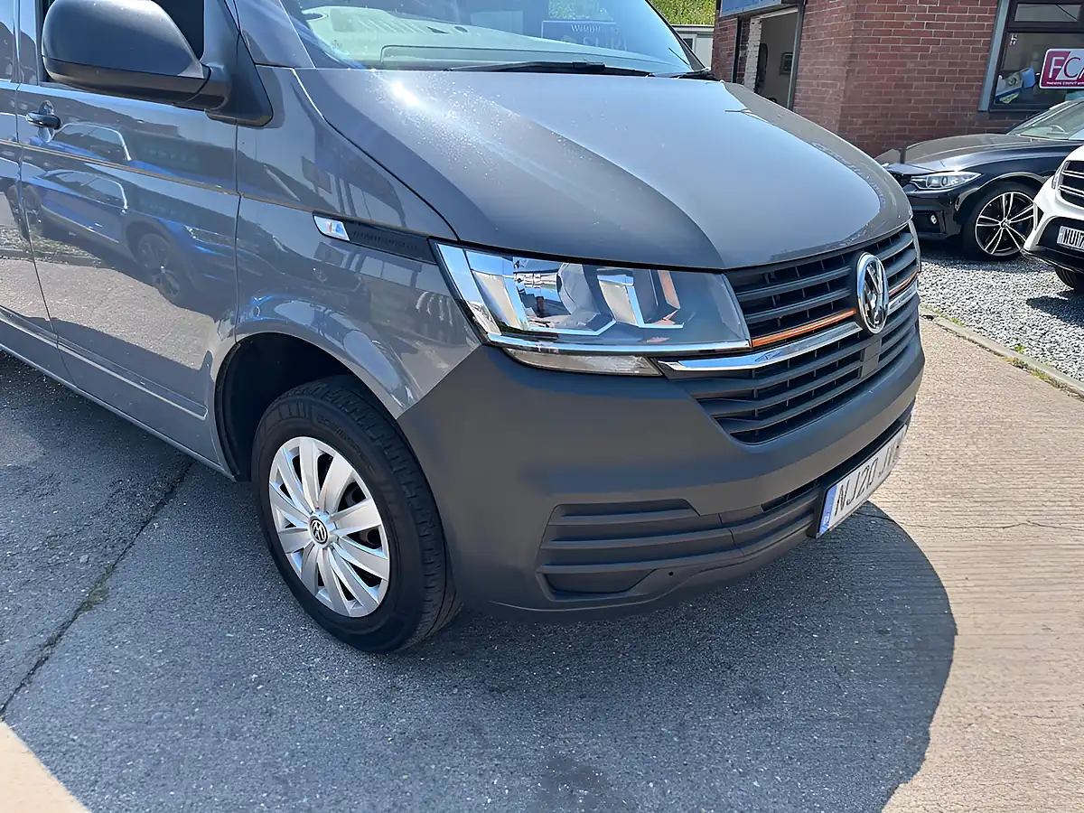 Used 2020 Volkswagen Transporter Startline Grey - Interior and Exterior details 5