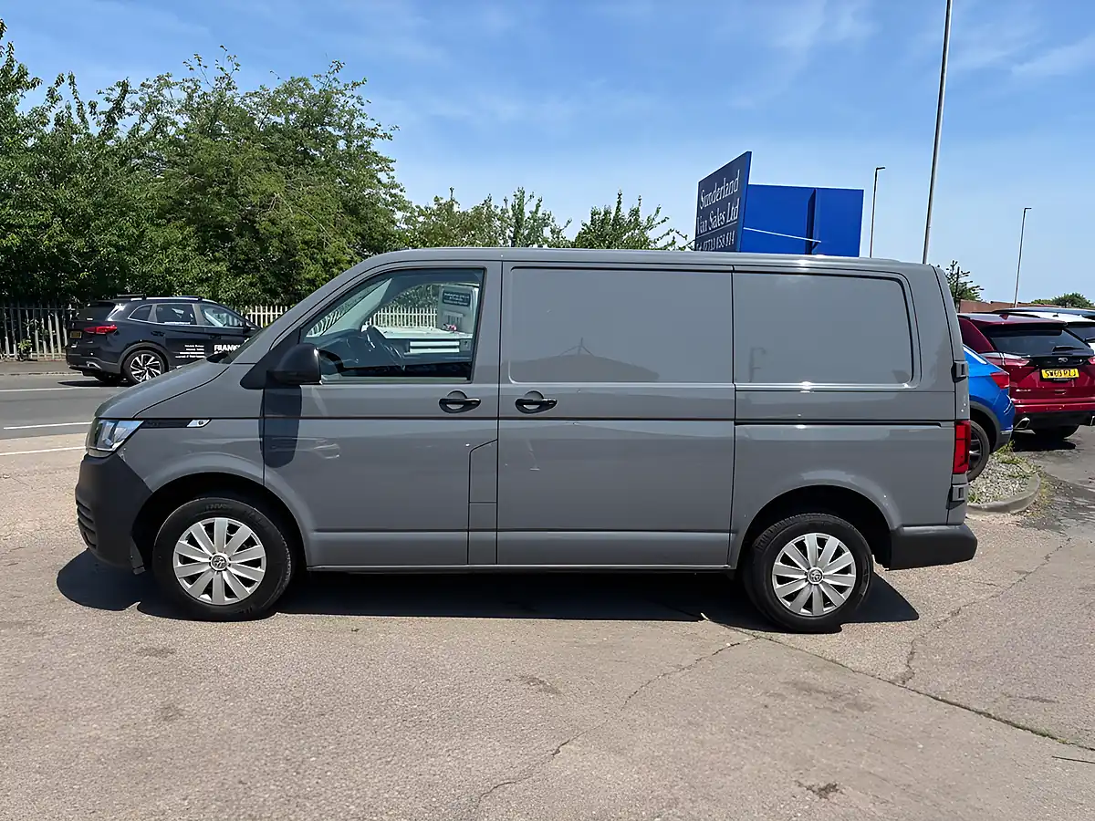 Used 2020 Volkswagen Transporter Startline Grey - Interior and Exterior details 7