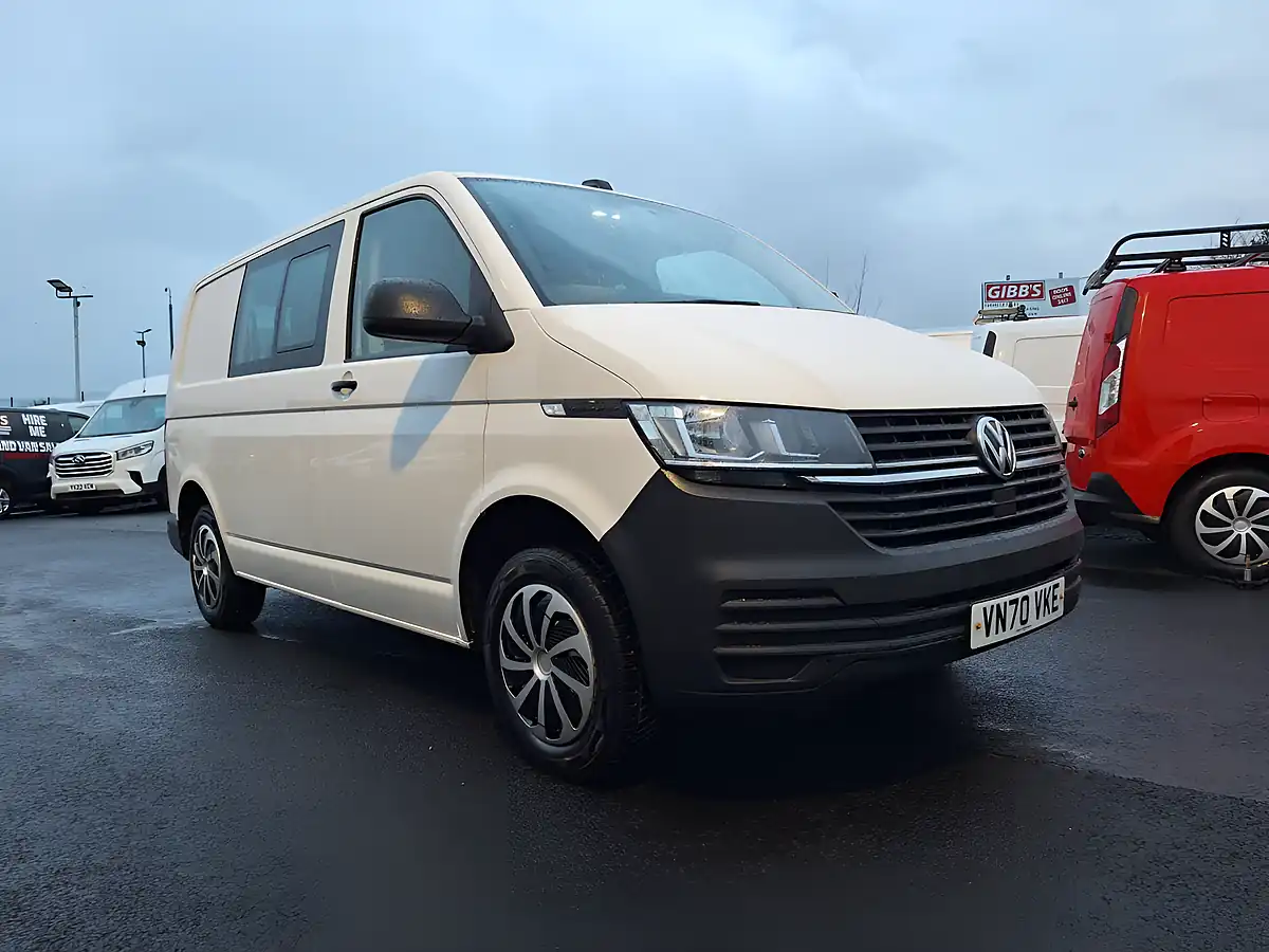 Used 2020 Volkswagen Transporter Startline Kombi Double Cab White - Front View