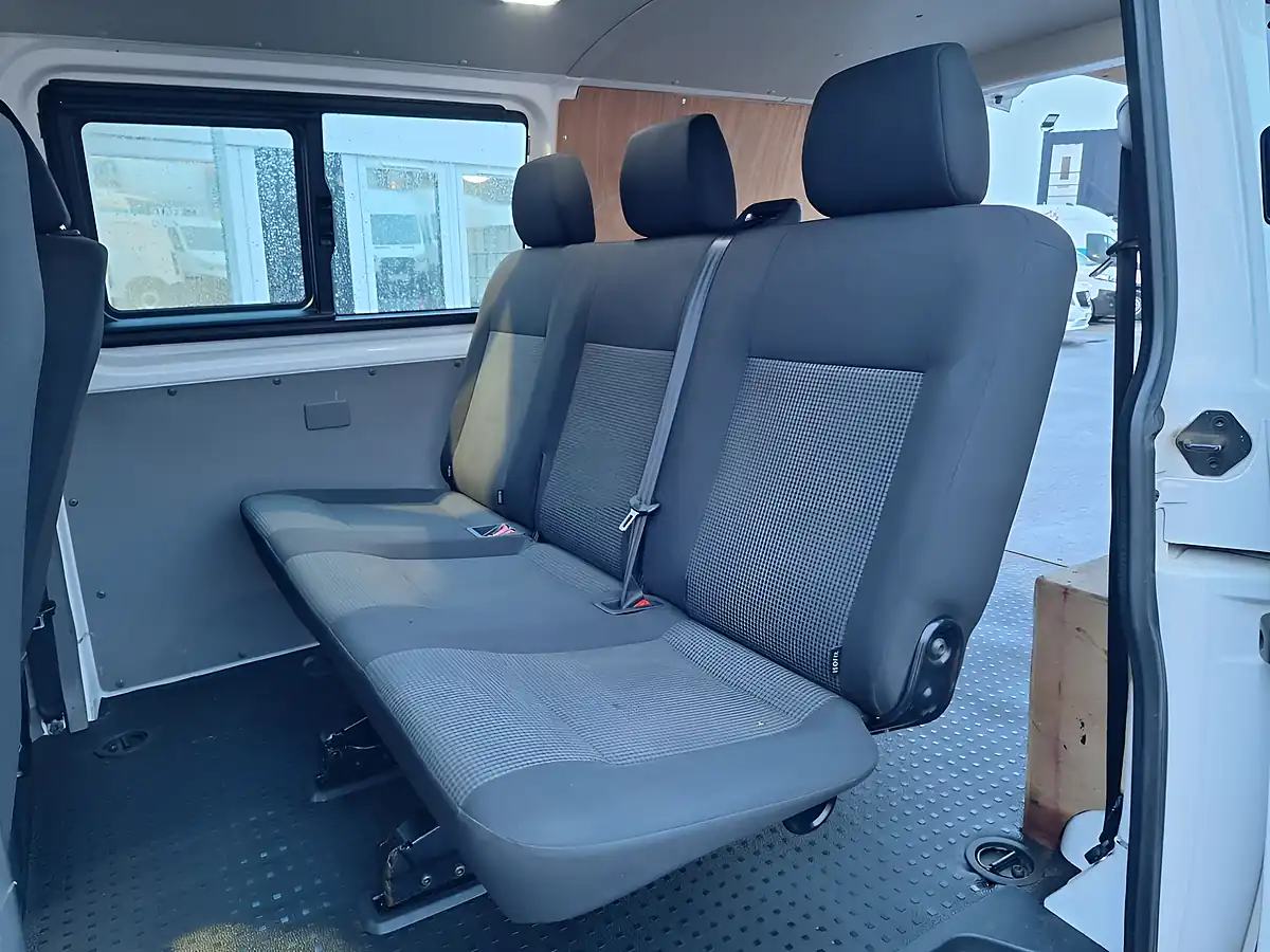 Used 2020 Volkswagen Transporter Startline Kombi Double Cab White - Interior and Exterior details 11