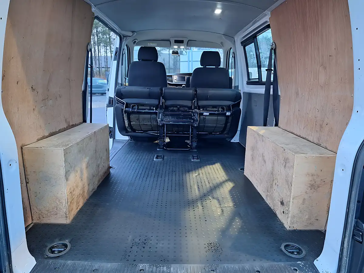 Used 2020 Volkswagen Transporter Startline Kombi Double Cab White - Interior and Exterior details 14