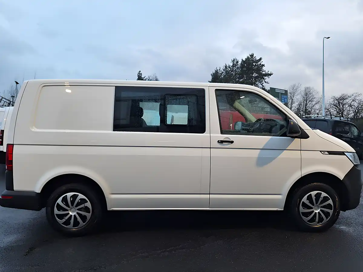 Used 2020 Volkswagen Transporter Startline Kombi Double Cab White - Interior and Exterior details 2