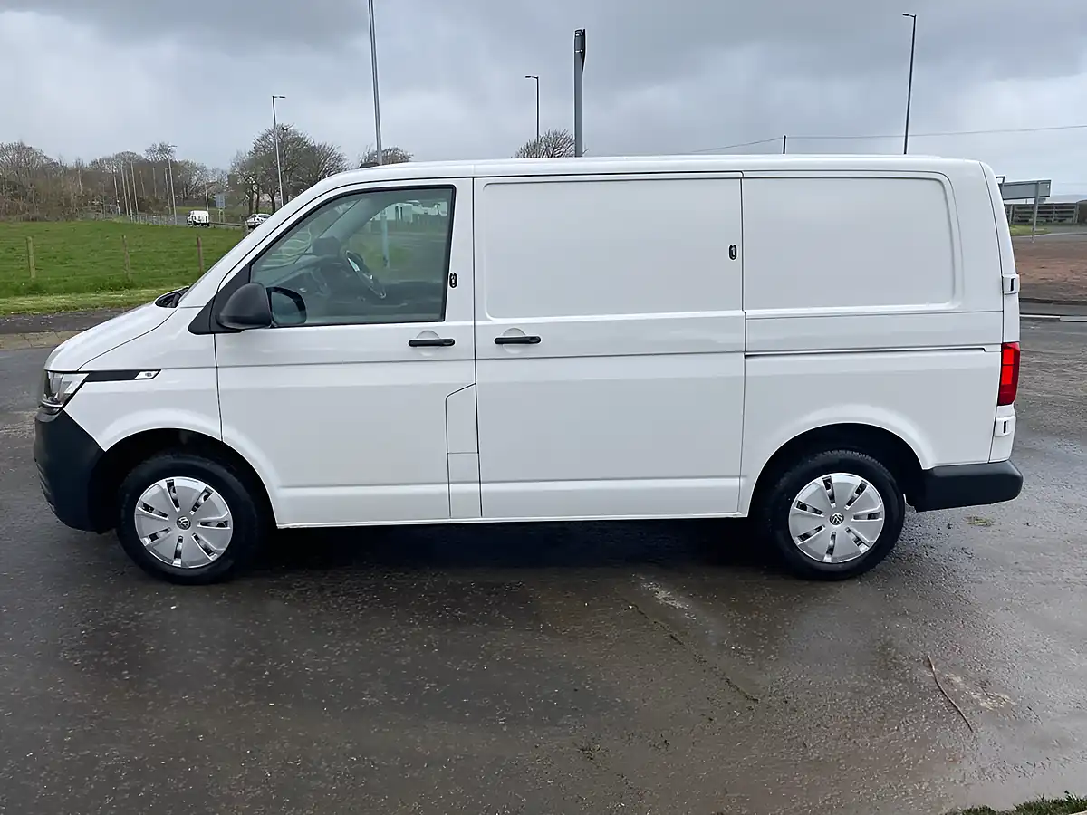 Used 2020 Volkswagen Transporter Startline White - Interior and Exterior details 16