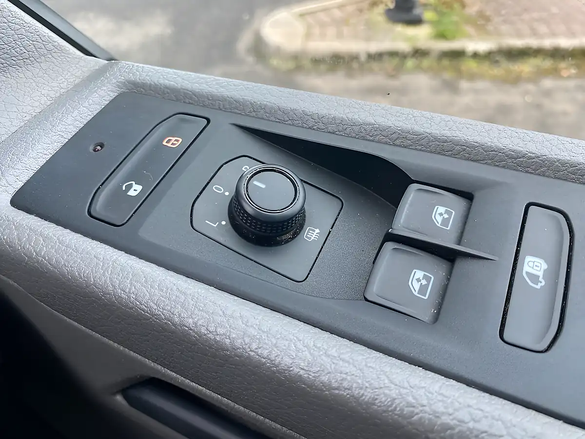 Used 2020 Volkswagen Transporter Startline White - Interior and Exterior details 6