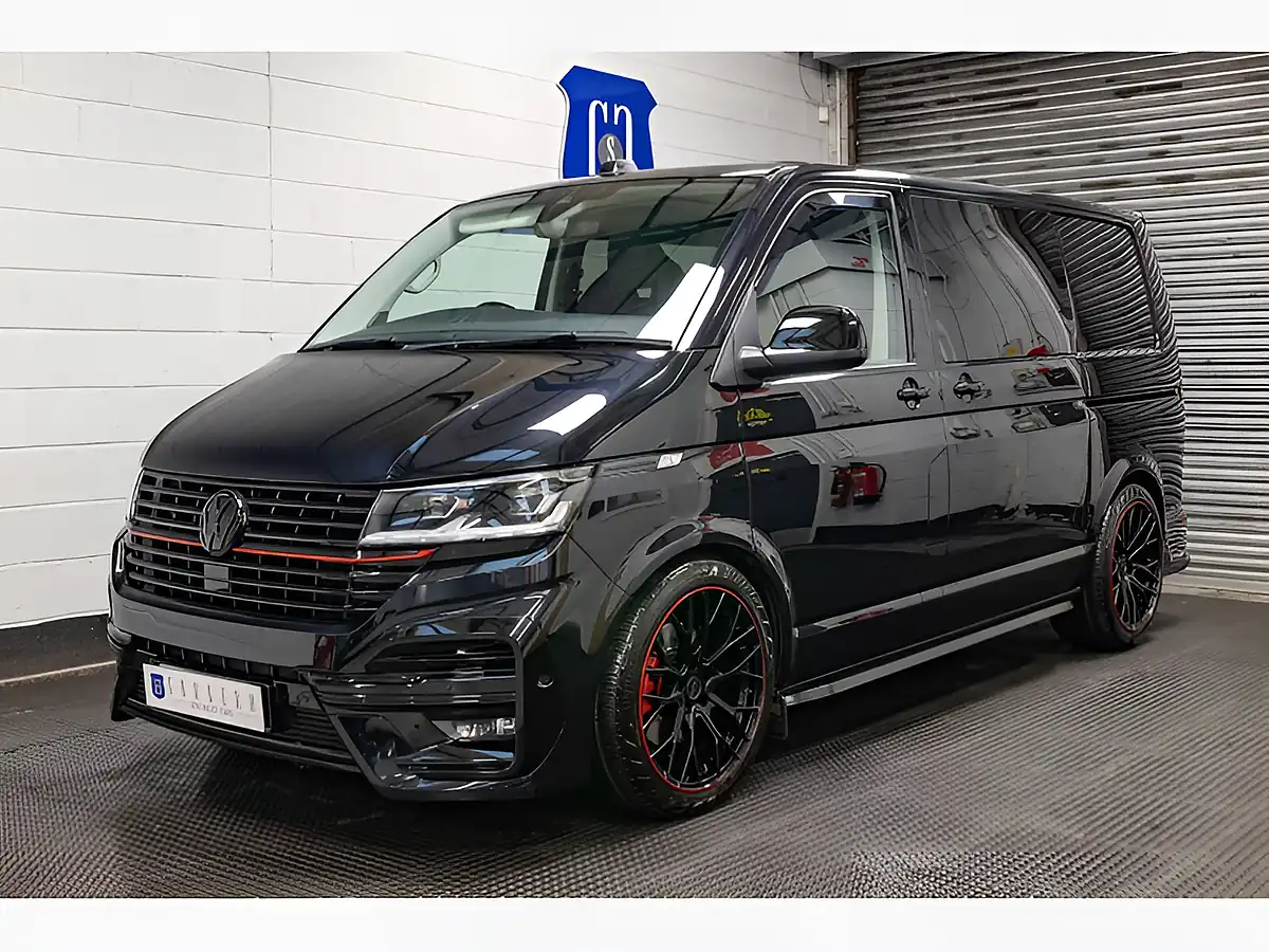 Used 2020 Volkswagen Transporter T32 Highline Kombi Double Cab Black - Front View