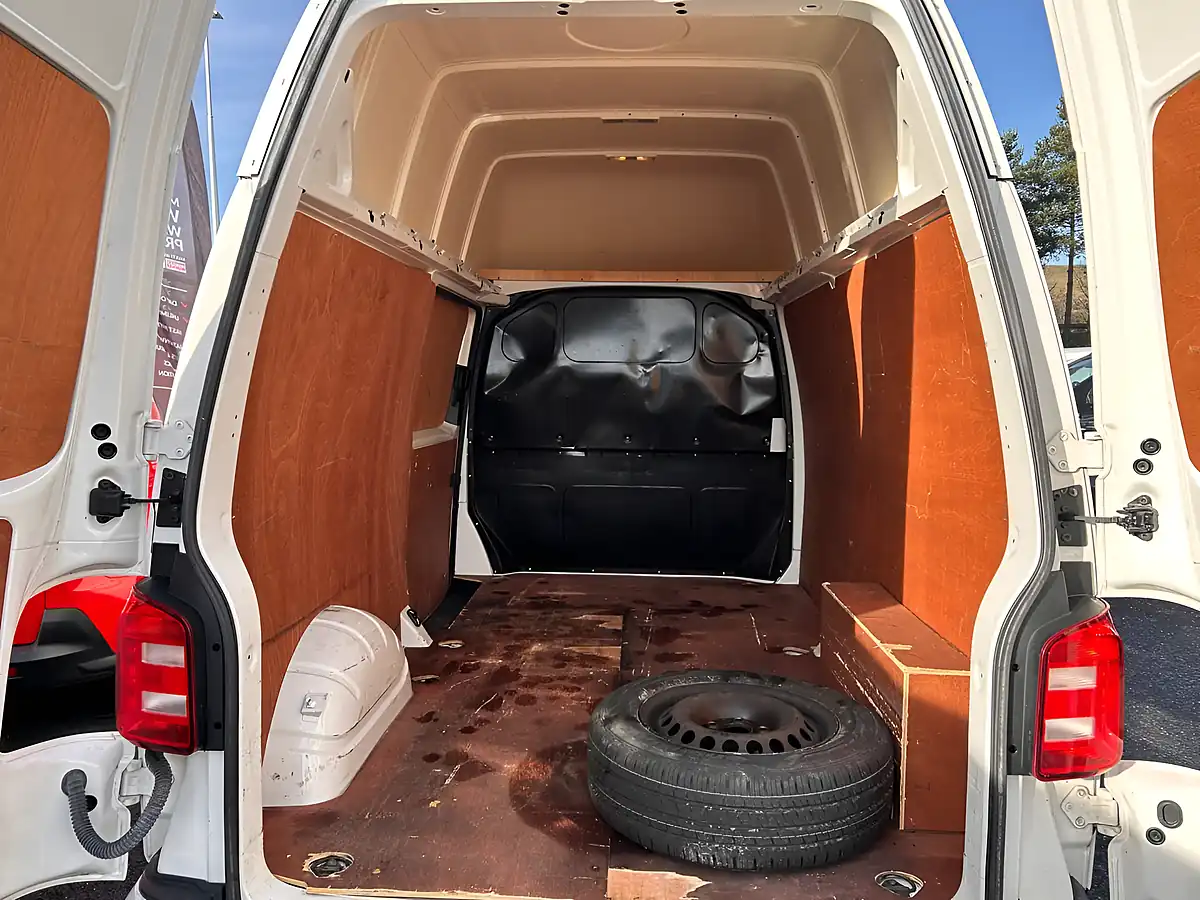 Used 2020 Volkswagen Transporter Trendline White - Interior and Exterior details 14