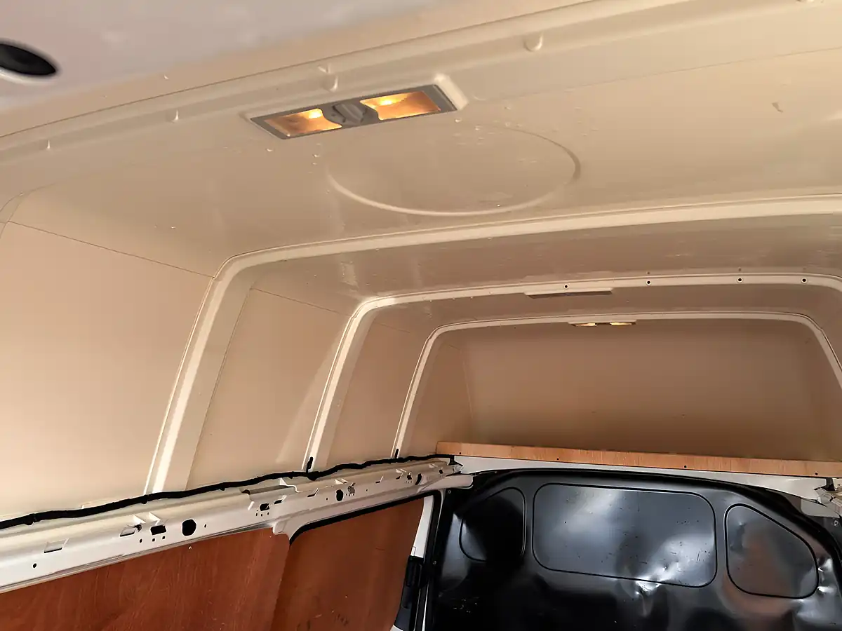 Used 2020 Volkswagen Transporter Trendline White - Interior and Exterior details 15