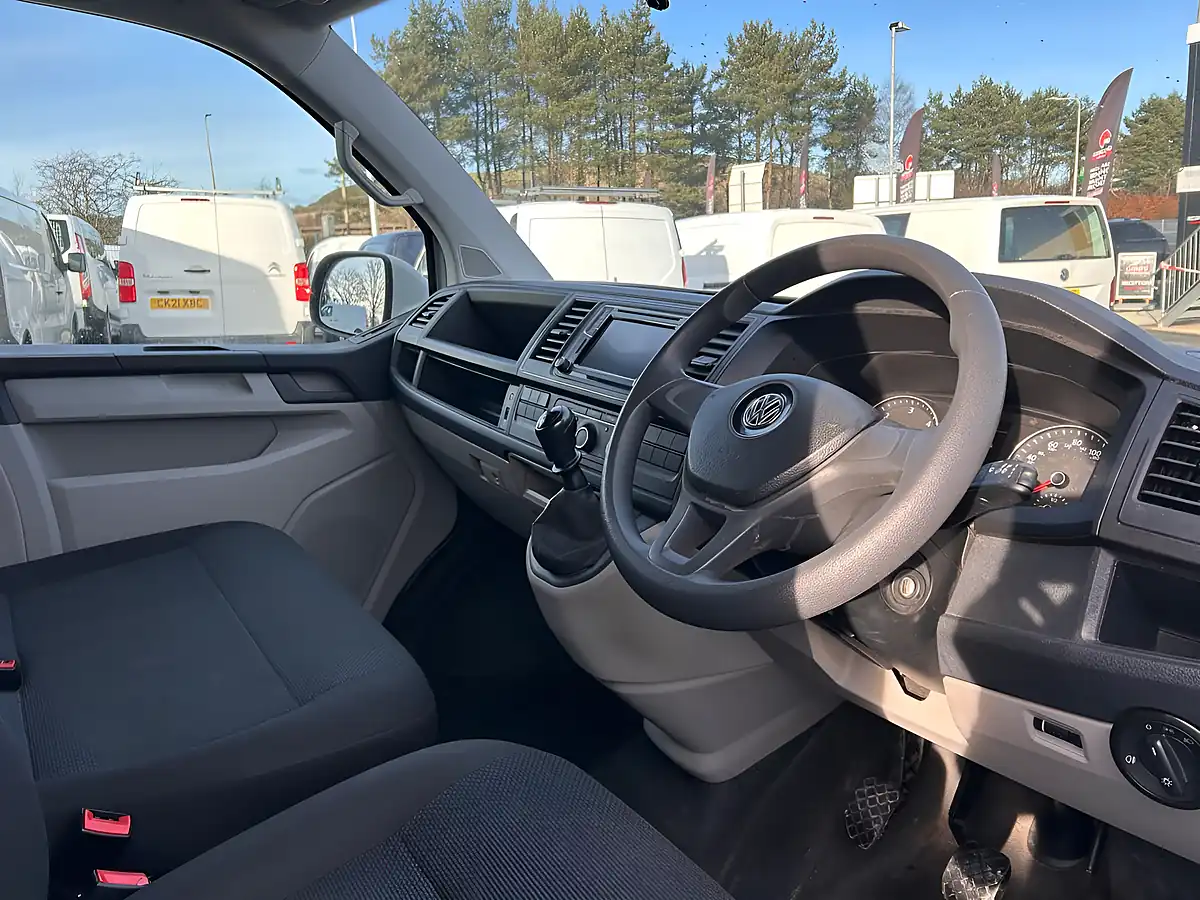 Used 2020 Volkswagen Transporter Trendline White - Interior and Exterior details 16