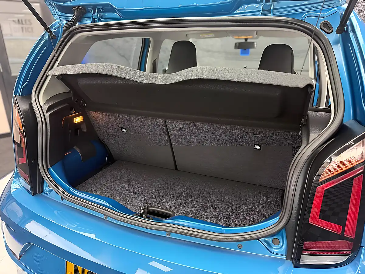 Used 2020 Volkswagen Up! Move Up! Blue - Interior and Exterior details 18