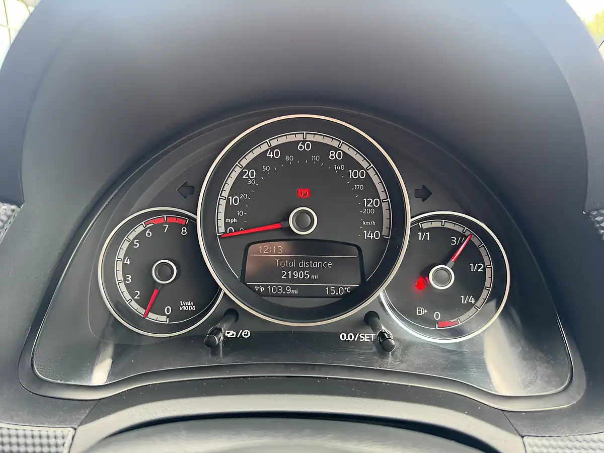 Used 2020 Volkswagen Up Up Red - Interior and Exterior details 12