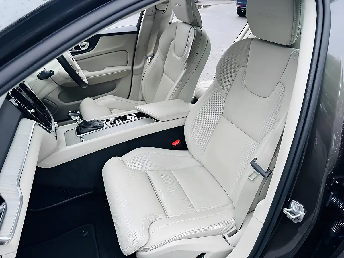 Used 2020 Volvo S60 Inscription Plus Grey - Interior and Exterior details 14