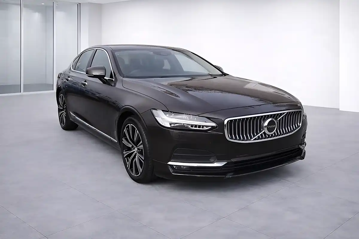 Used 2020 Volvo S90 Inscription Grey - Front View