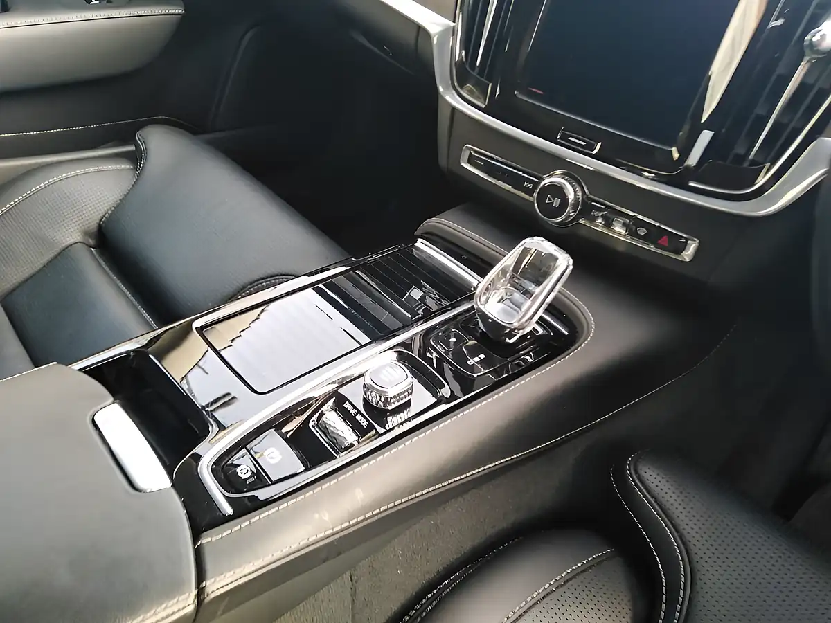 Used 2020 Volvo S90 Inscription Grey - Interior and Exterior details 8