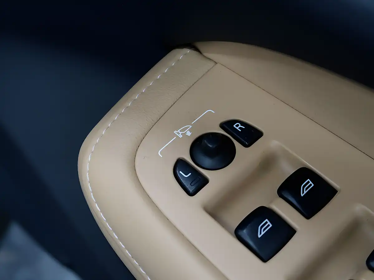 Used 2020 Volvo V60 Cross Country Plus Grey - Interior and Exterior details 12