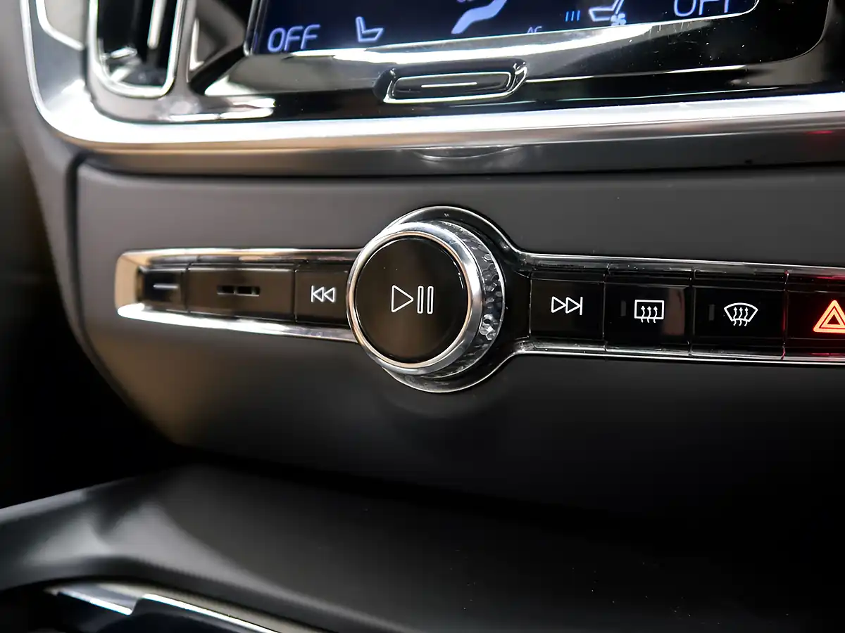 Used 2020 Volvo V60 Cross Country Plus Grey - Interior and Exterior details 17