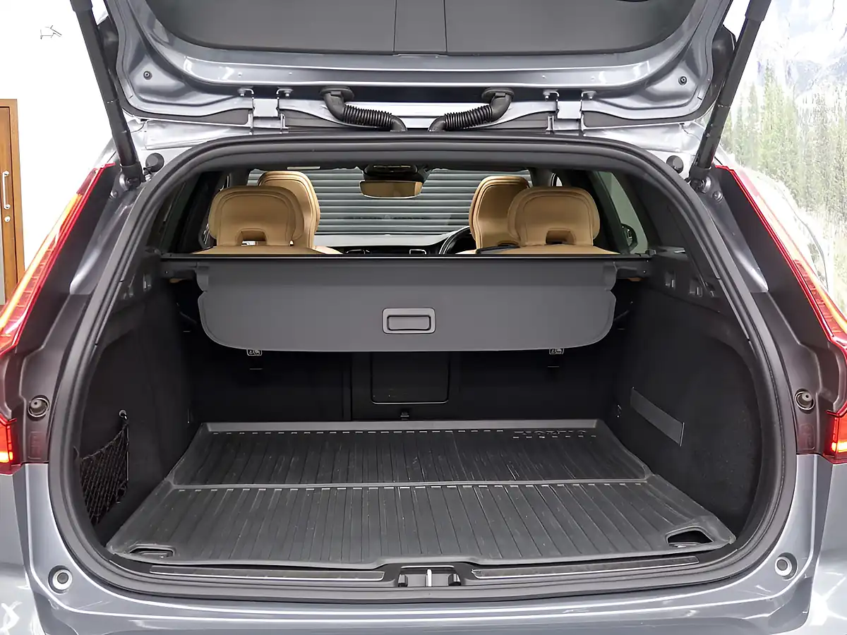Used 2020 Volvo V60 Cross Country Plus Grey - Interior and Exterior details 18
