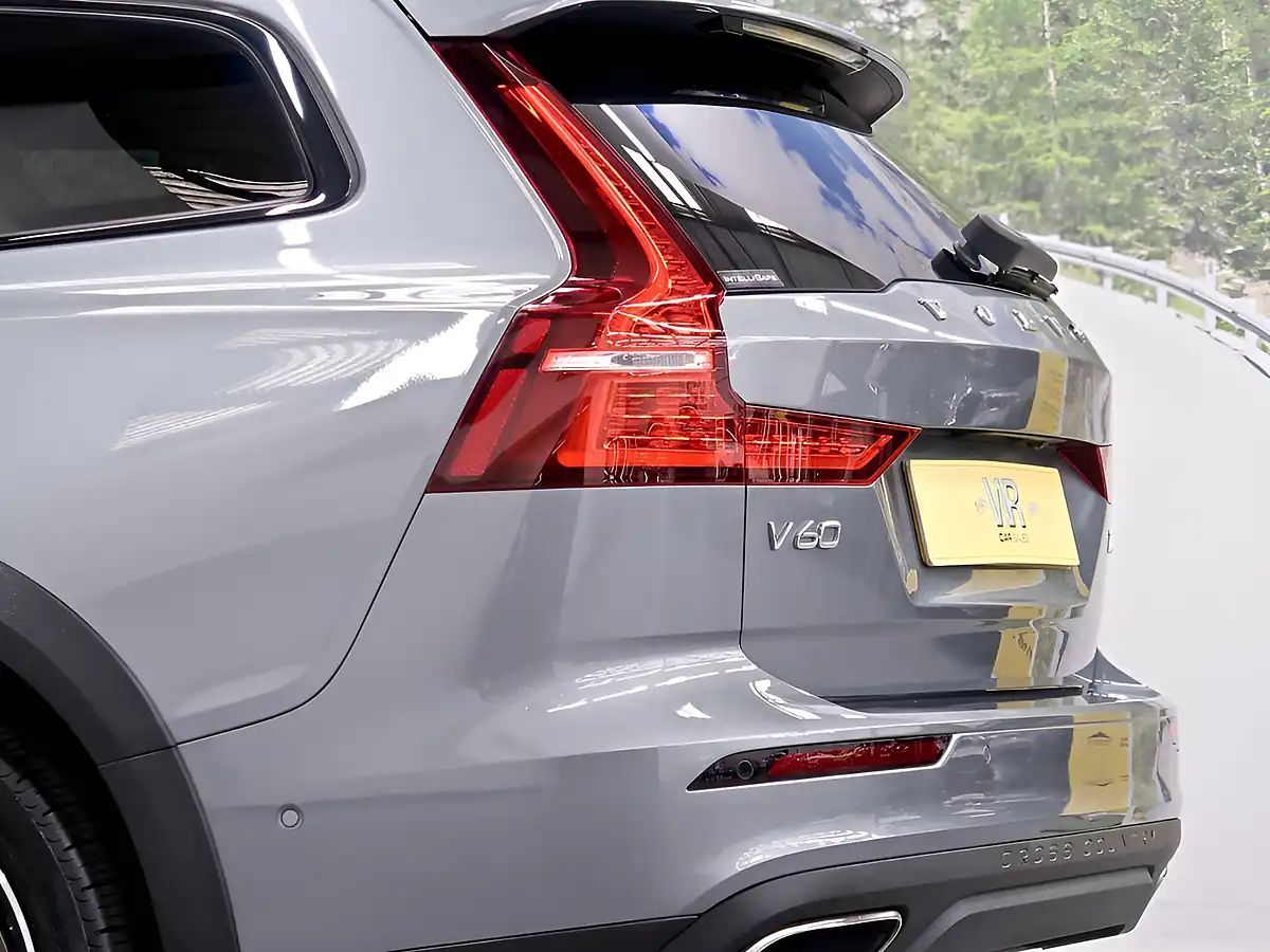 Used 2020 Volvo V60 Cross Country Plus Grey - Interior and Exterior details 19
