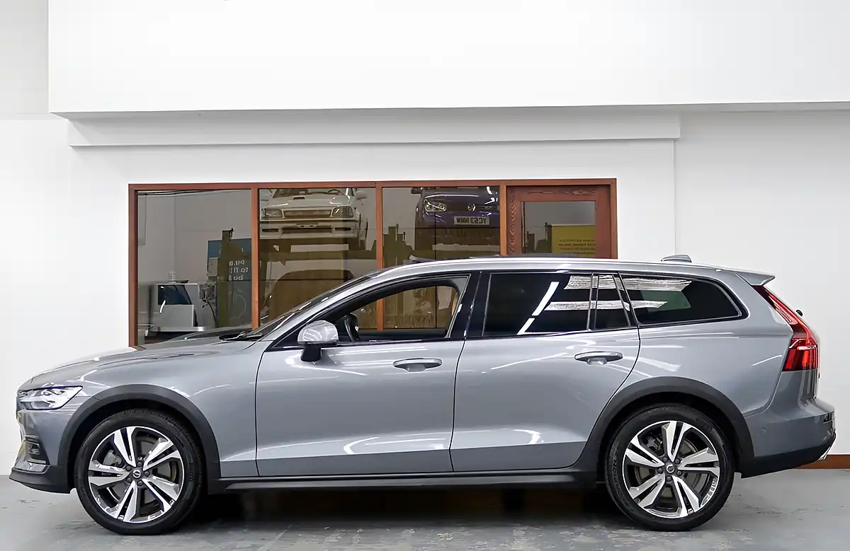 Used 2020 Volvo V60 Cross Country Plus Grey - Interior and Exterior details 4