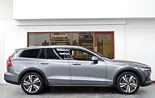 Used 2020 Volvo V60 Cross Country Plus Grey - Interior and Exterior details 6
