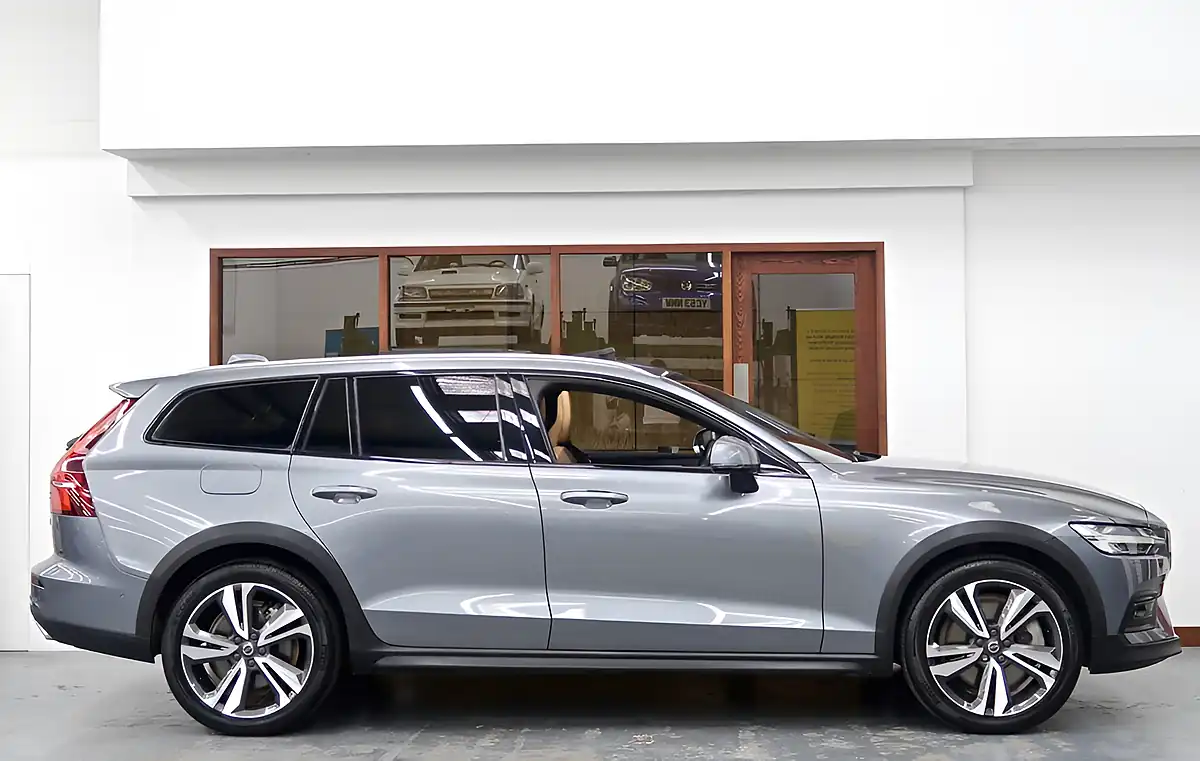 Used 2020 Volvo V60 Cross Country Plus Grey - Interior and Exterior details 6