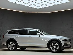 Used 2020 Volvo V60 Cross Country Plus Silver - Interior and Exterior details 10