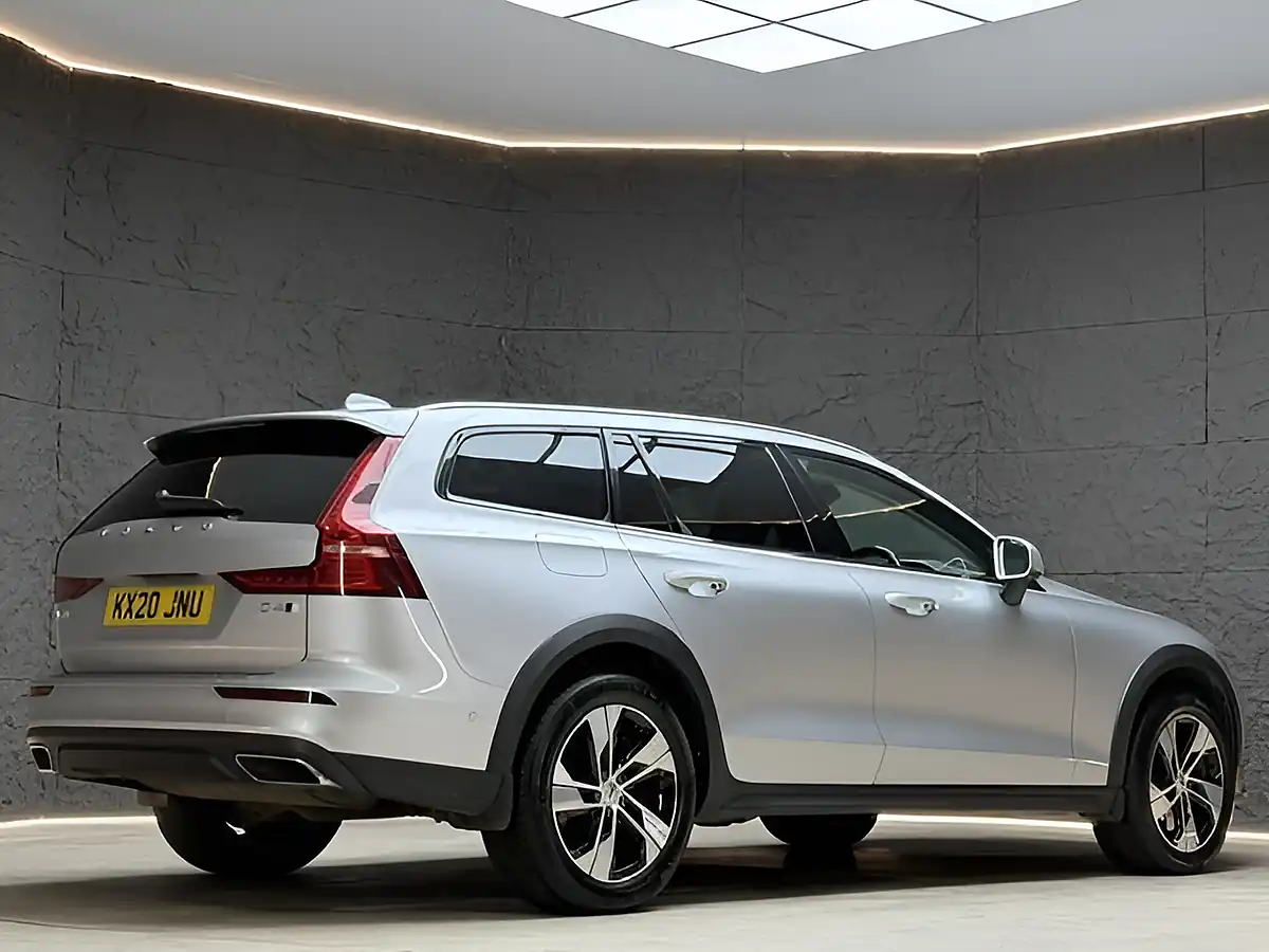 Used 2020 Volvo V60 Cross Country Plus Silver - Interior and Exterior details 12