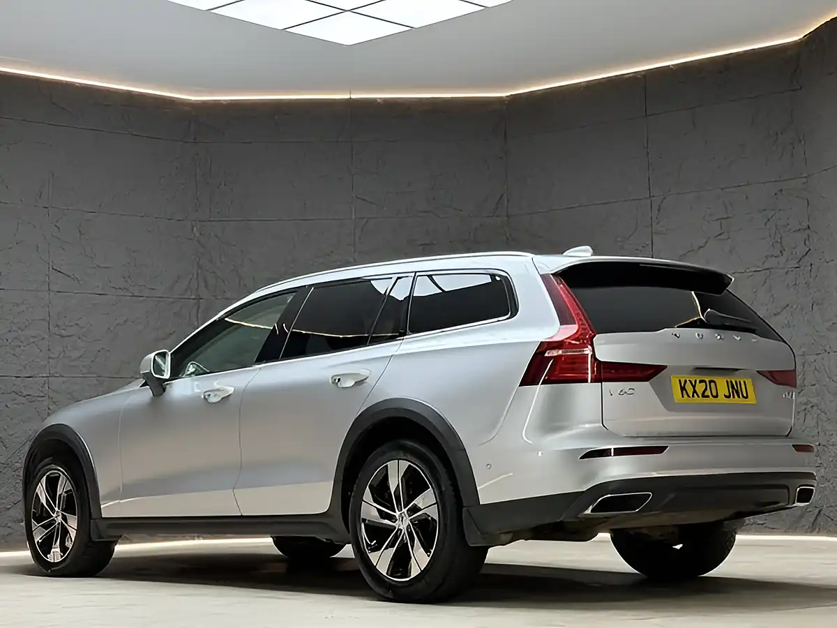 Used 2020 Volvo V60 Cross Country Plus Silver - Interior and Exterior details 15
