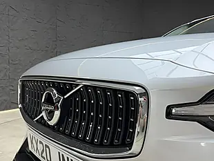 Used 2020 Volvo V60 Cross Country Plus Silver - Interior and Exterior details 18