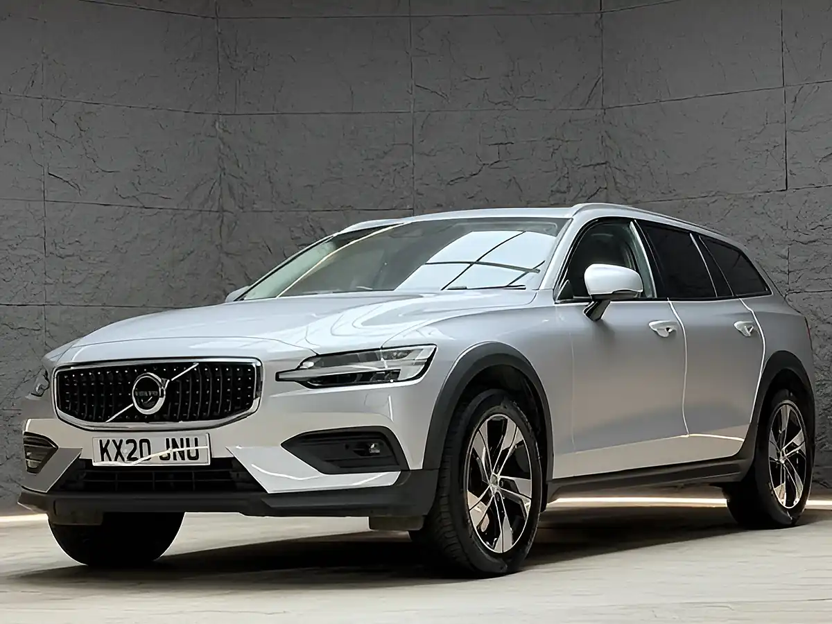 Used 2020 Volvo V60 Cross Country Plus Silver - Interior and Exterior details 5