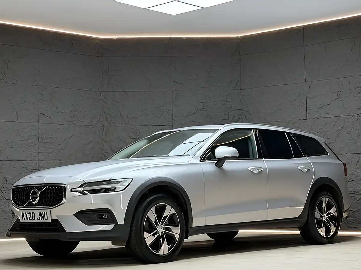 Used 2020 Volvo V60 Cross Country Plus Silver - Interior and Exterior details 6