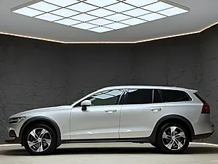 Used 2020 Volvo V60 Cross Country Plus Silver - Interior and Exterior details 7